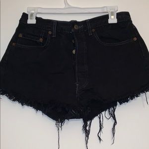 Black cut off Levi’s